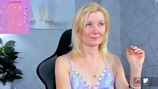 Julie_Lucas' Live XXX Chat