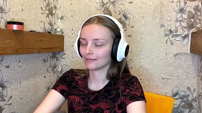 EmyMiu Adlı Modelin Canlı XXX Sohbeti
