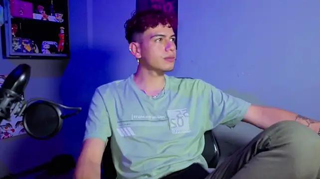 MikeyKuro Pertunjukan Webcam