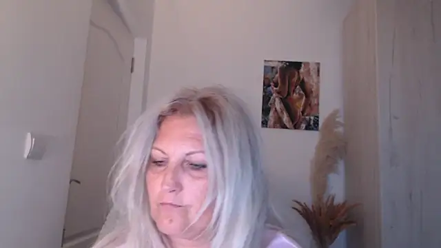 Chat XXX en directo de Divineblond