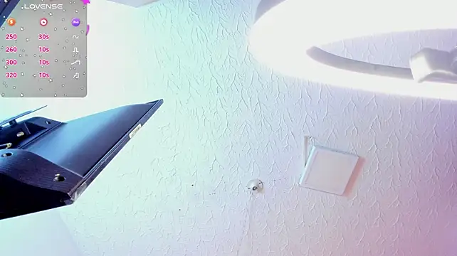 Živý XXX chat LalilaBrunettee