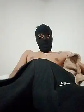 Issac20cm_big-cock Adlı Modelin Canlı XXX Sohbeti