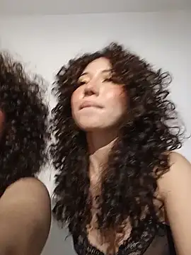Cutecurly Adlı Modelin Canlı XXX Sohbeti