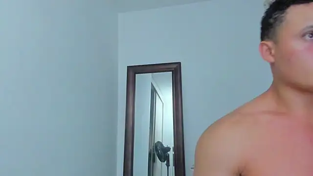 KingLevi01's Live XXX Chat