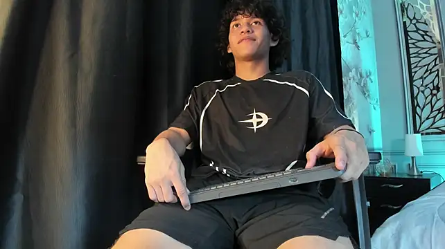 adrian_black86306's Live XXX Chat