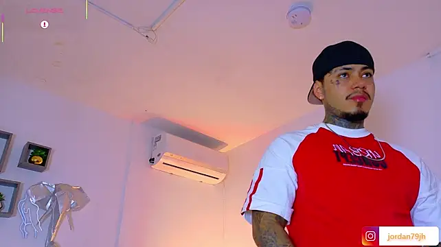 XXX chat uživo modela JordanSmiith_