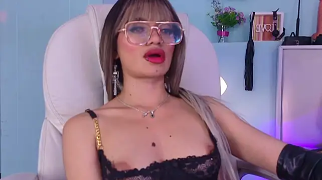 Emerald_gh's Live XXX Chat