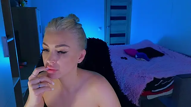 MilanaOmg's Live XXX Chat
