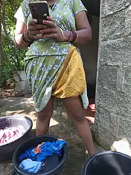 Tamilselviroja-'s Live XXX Chat