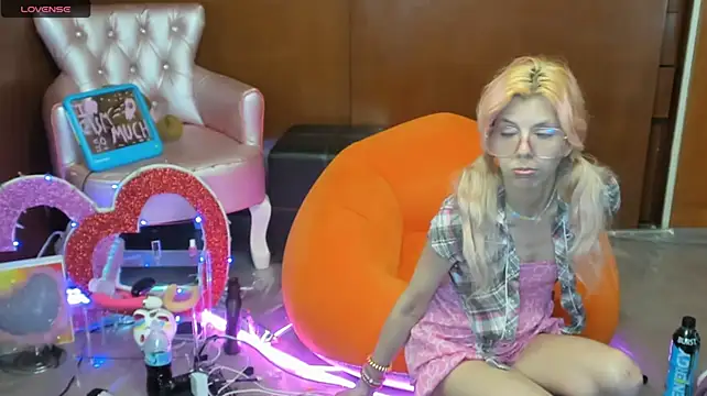 Skinygirl's Live XXX Chat