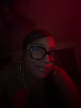 C4relesswhisperr's Live XXX Chat