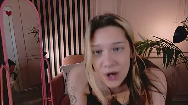 LustyAsuka XXX ч ат на живо