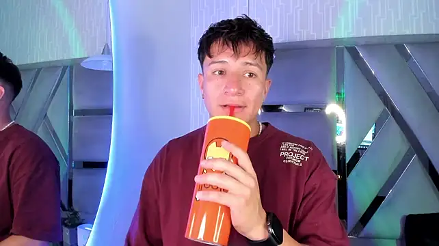 Онлайн чат XXX Hassbyd