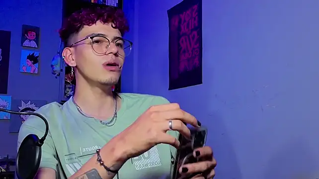 MikeyKuro: απευθείας συνομιλία ΧΧΧ
