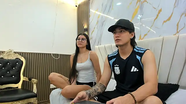 แชท XXX สดของ sweetauracouple