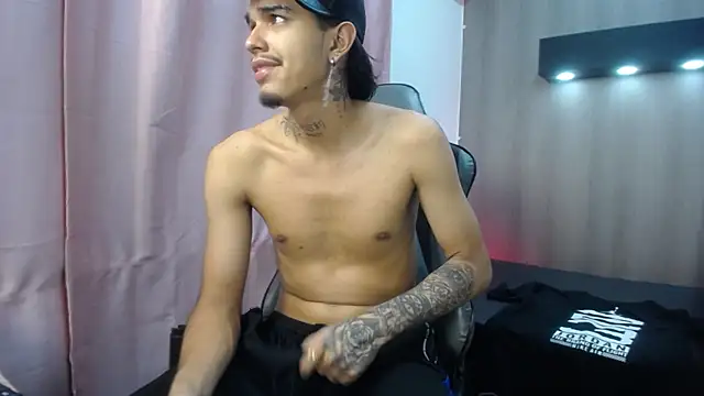 Tayson_Hot élő XXX-chatje