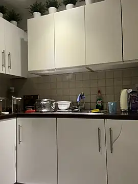 Michel_huge Adlı Modelin Canlı XXX Sohbeti
