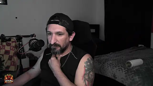 DevilPup75_ élő XXX-chatje