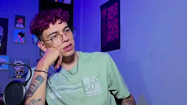 MikeyKuro's Live XXX Chat