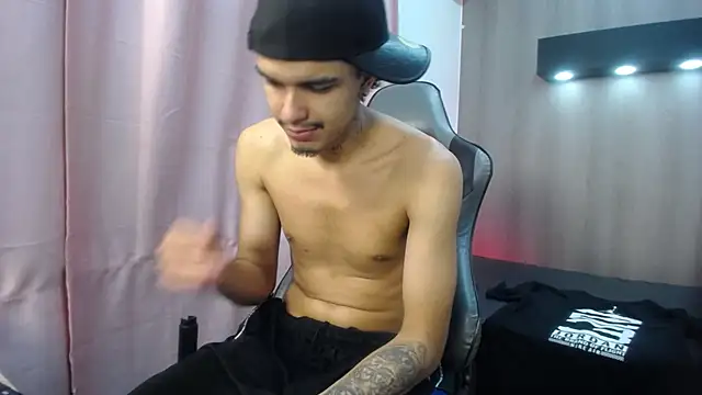 Tayson_Hot: онлайн-секс-чат