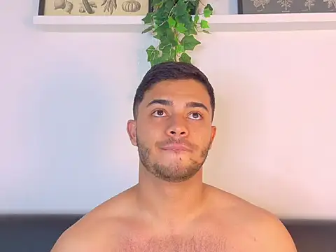XXX chat uživo modela TylerWest_