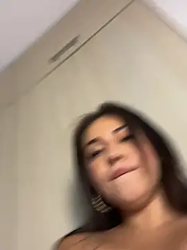 Abby-26 Adlı Modelin Canlı XXX Sohbeti
