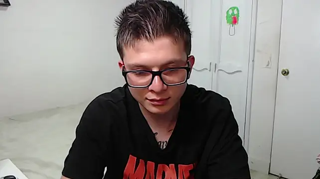 Chatroom XXX en direct de MathewCollin