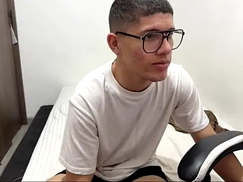 Edward_2709 Live XXX-Chat