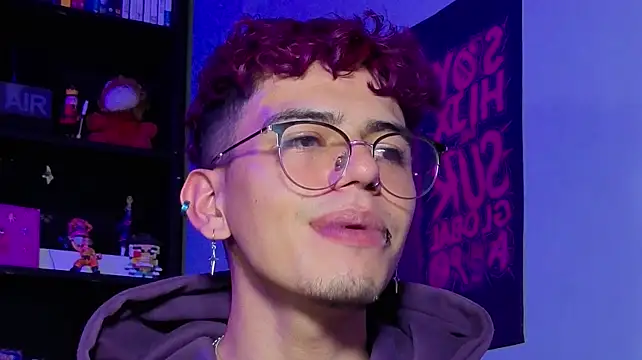 MikeyKuro's Live XXX Chat