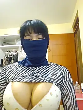 Show modela Latin_summer na web-kameri
