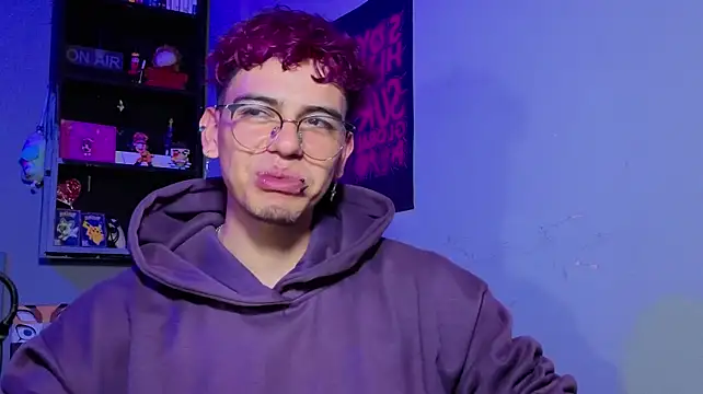 Chat +18 de MikeyKuro ao vivo