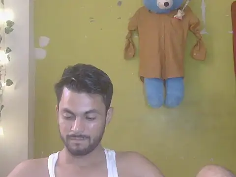 Stubborndesiboy Chat XXX live