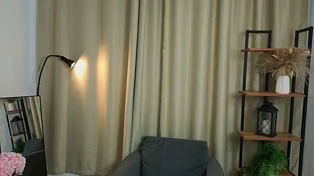 HyeOuthouse's Live XXX Chat