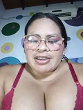 Chizuqui25's Live XXX Chat