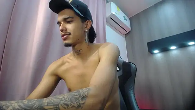 Chat XXX ao vivo de Tayson_Hot