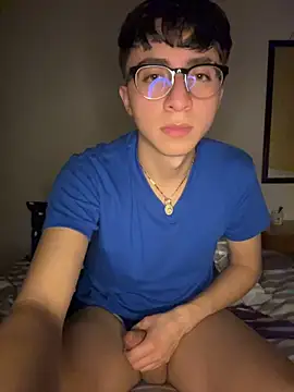 צ'אט XXX בשידור חי של CamiRojas_boy
