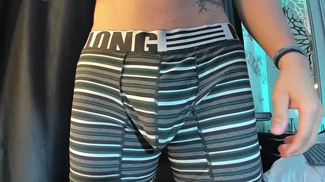 Chat +18 de adrian_black86306 ao vivo