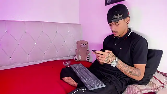 Angel_foxc13 élő XXX-chatje
