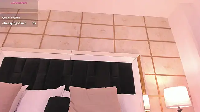Crystal_Rose__ Adlı Modelin Canlı XXX Sohbeti