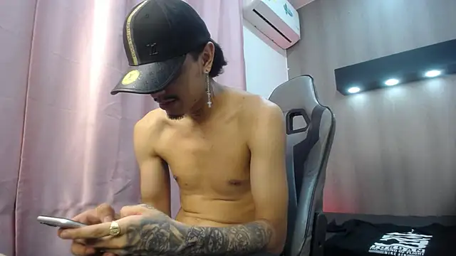Chatroom XXX en direct de Tayson_Hot