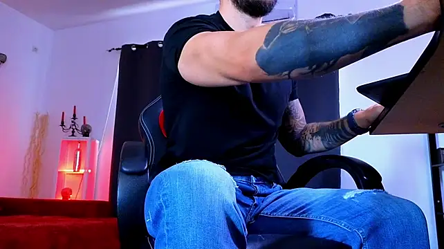 MightyAaron66 Live XXX Chat