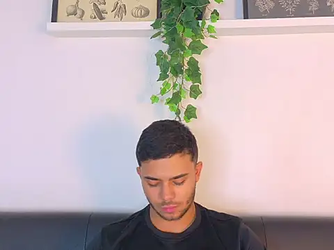 Chat XXX en directo de TylerWest_