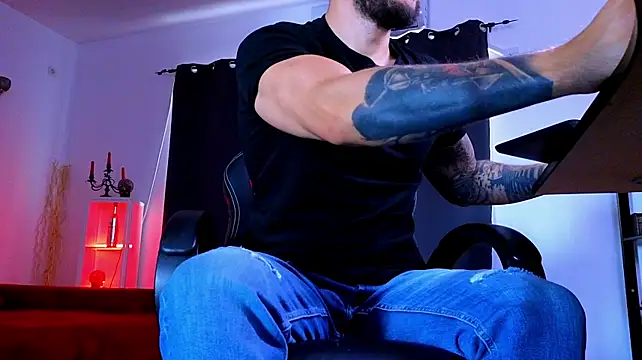 MightyAaron66 Live XXX-Chat