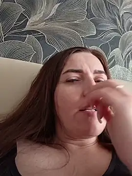 MilaMature's Live XXX Chat