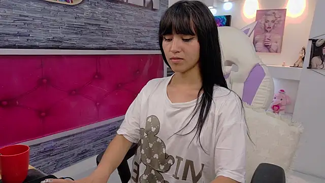 צ'אט XXX בשידור חי של ViolettaKs