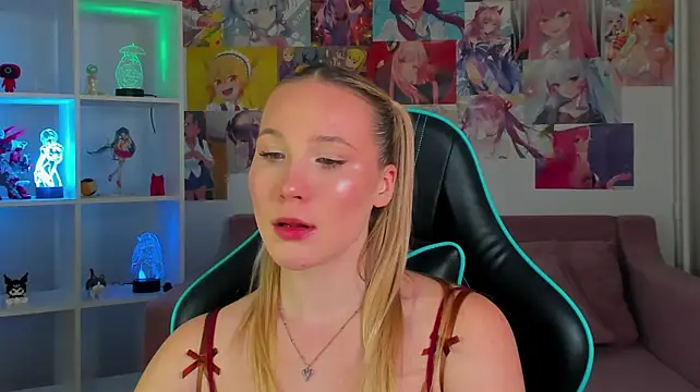 ElaraVoltage's Live XXX Chat