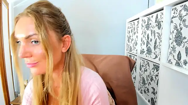 AulloraHoney's Live XXX Chat