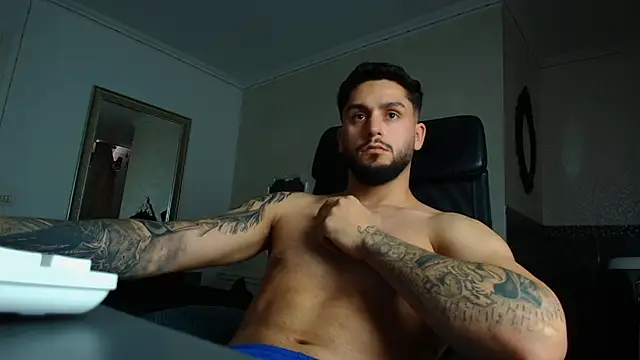 TroyWadee Chat XXX live