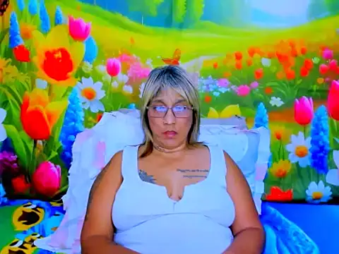 indianroxy Adlı Modelin Canlı XXX Sohbeti