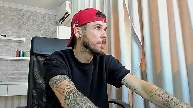צ'אט XXX בשידור חי של JonahShaw